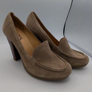 KORS by Michael Kors tan suede stacked heel 9M
EUC